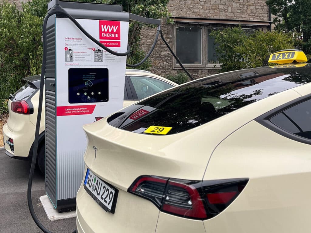 E-Taxi an Schnellladestation der WVV Energie