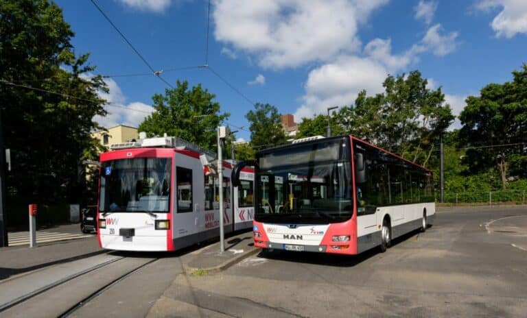Bus und Straßenbahn