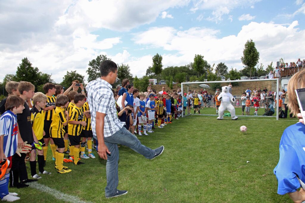 Giovane Élber beim 21. WVV Jugendfußballturnier 2011 in Versbach