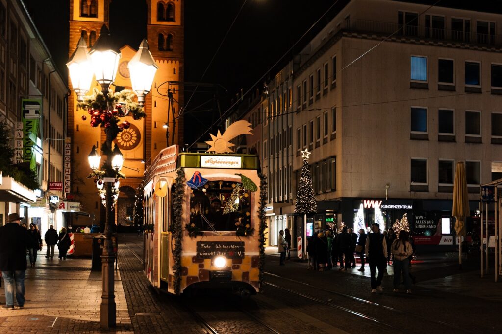 Die Nikolausbahn der WVV in der Domstraße