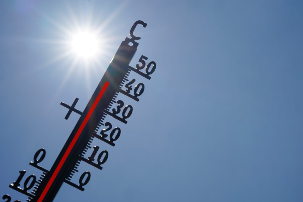 Thermometer zeigt 40 Grad Celsius
