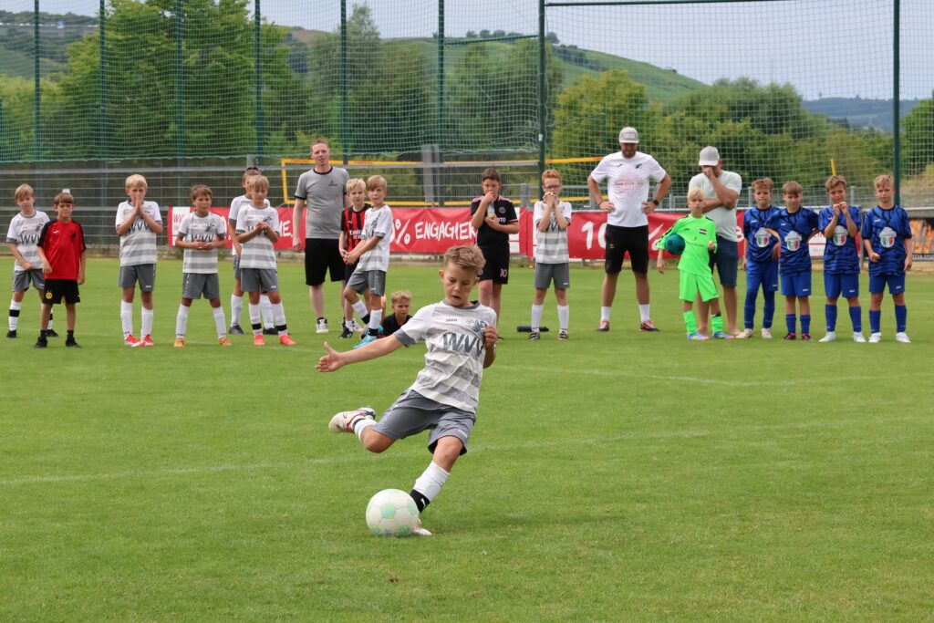 Spielaction beim WVV U11-Jugendfußballturnier